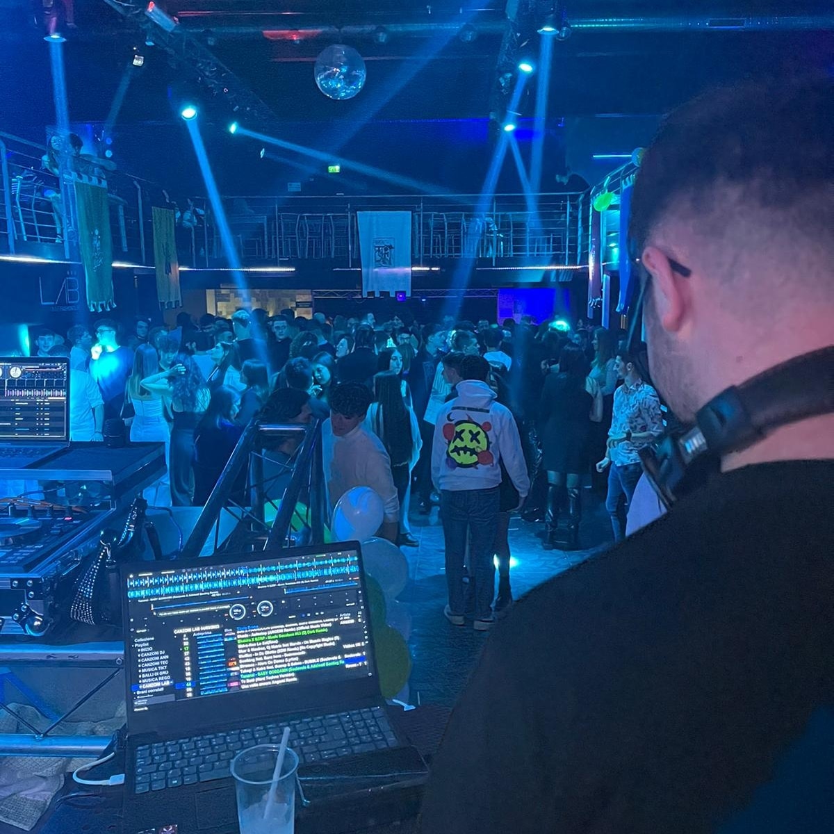 DJ-DADO in discoteca